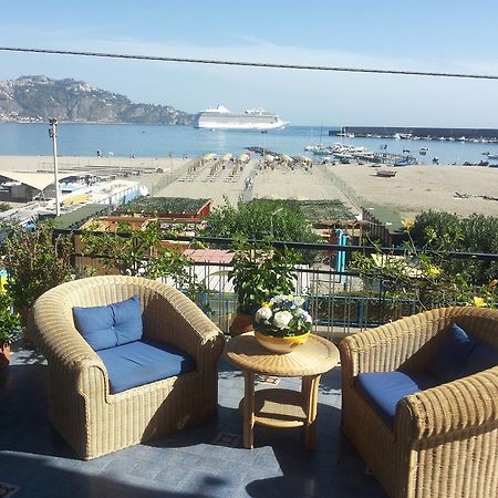 Terrazza Sul Mare Giardini Naxos Quarto foto