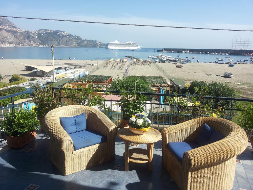 Terrazza Sul Mare Giardini Naxos Quarto foto