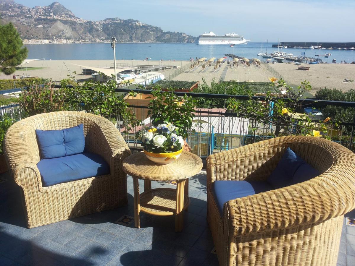 Terrazza Sul Mare Giardini Naxos Quarto foto
