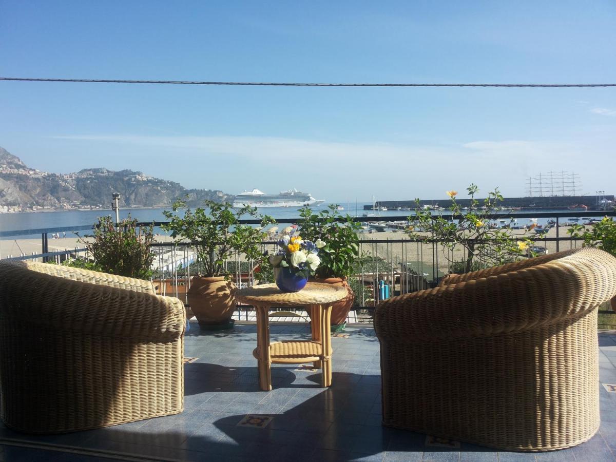 Terrazza Sul Mare Giardini Naxos Quarto foto